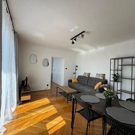 Off Piotrkowska District Apartment